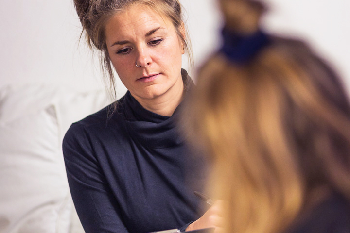 Jeannine Bechhaus gibt eine Psychotherapie in Köln Ehrenfeld