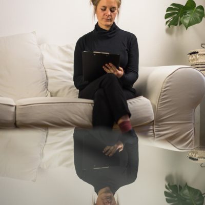 Jeannine Bechhaus im Seminarraum